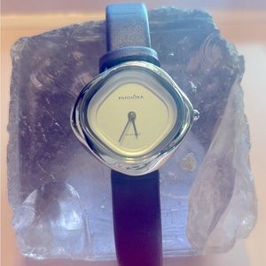 Brand new, never worn GENUINE LEATHER PURPLE PANDORA watch.